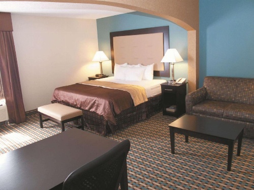 La Quinta Inn & Suites by Wyndham Maingate Fort Jackson image 16