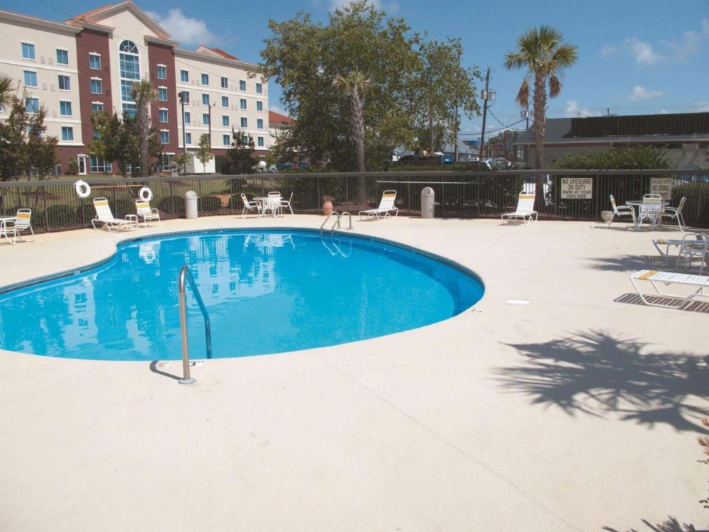 La Quinta Inn & Suites by Wyndham Maingate Fort Jackson Image 19