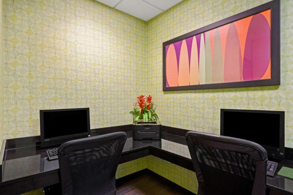 La Quinta Inn & Suites by Wyndham Maingate Fort Jackson Image 26