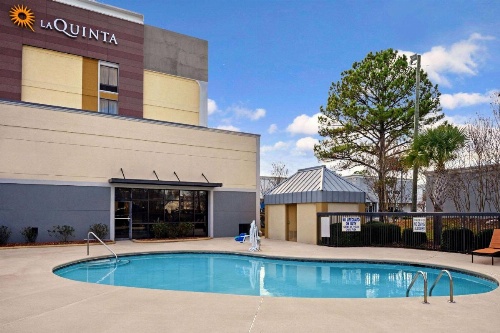 La Quinta Inn & Suites by Wyndham Maingate Fort Jackson image 9